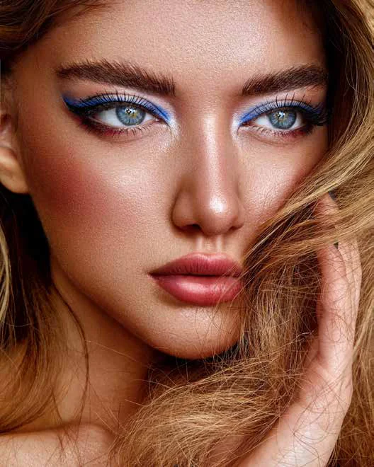 Model with honey-blonde hair from the SHOT Family catalogue