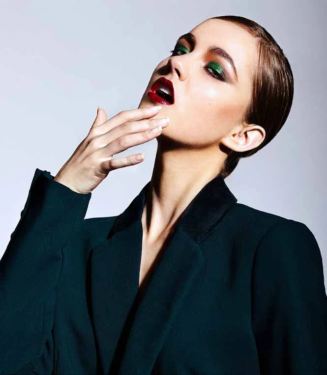 Model with sleek dark hair from the SHOT Family catalogue